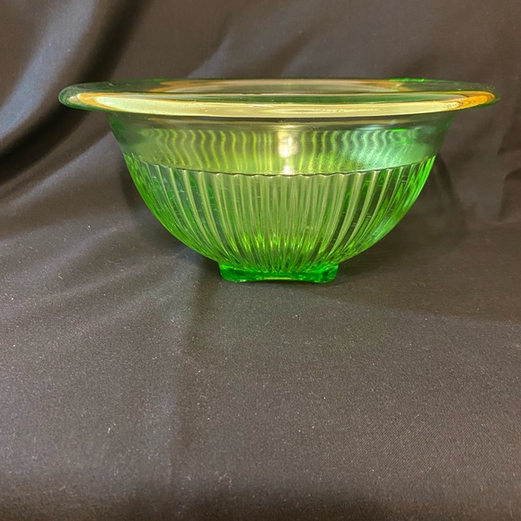 Uranium Depression Vintage Bowl - Picture 2 of 6